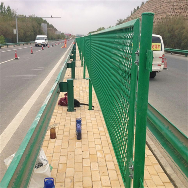 公路防眩網(wǎng)案例展示圖片2 公路防眩網(wǎng)案例展示圖片2